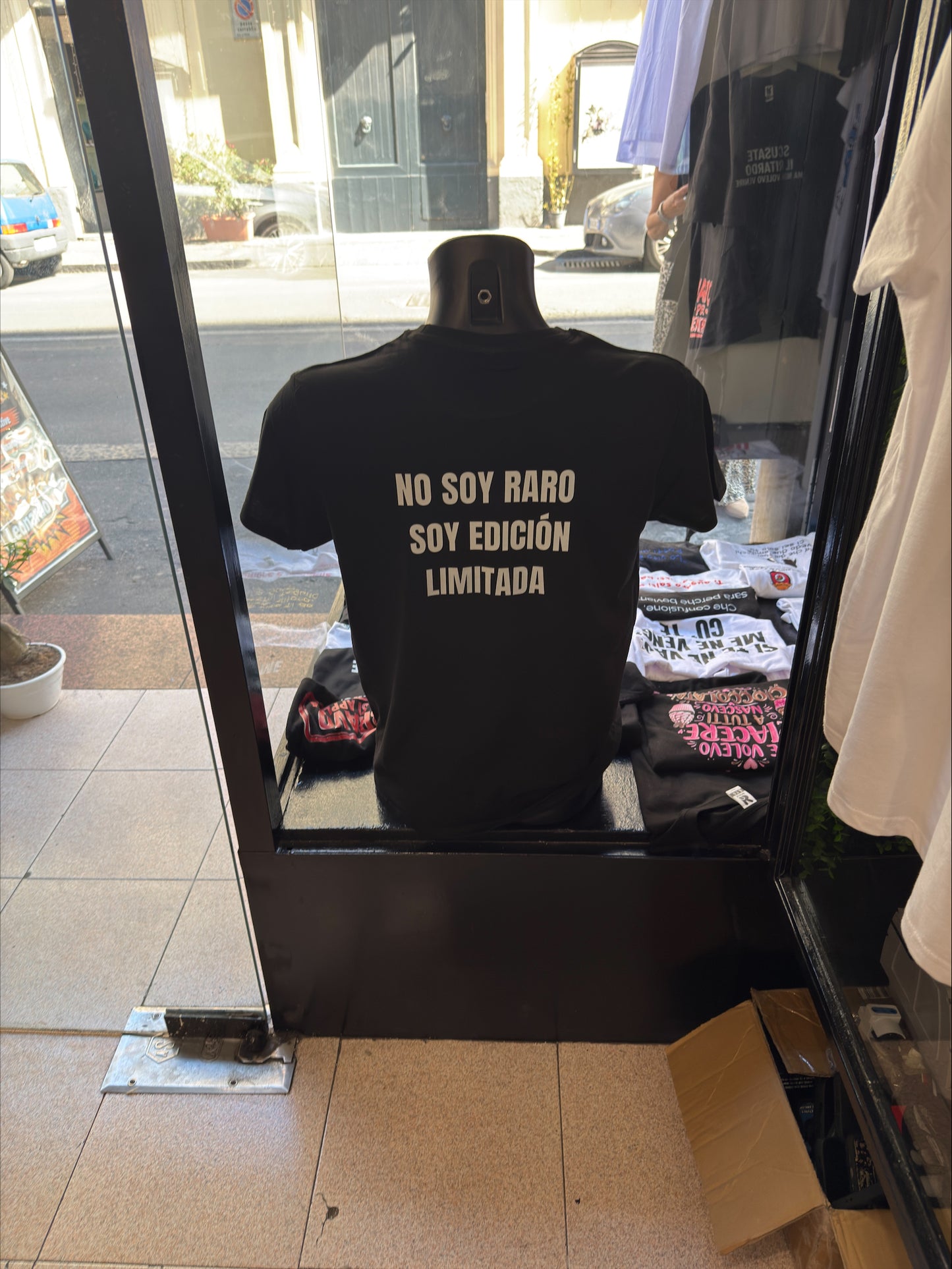 T SHIRTS soy raro